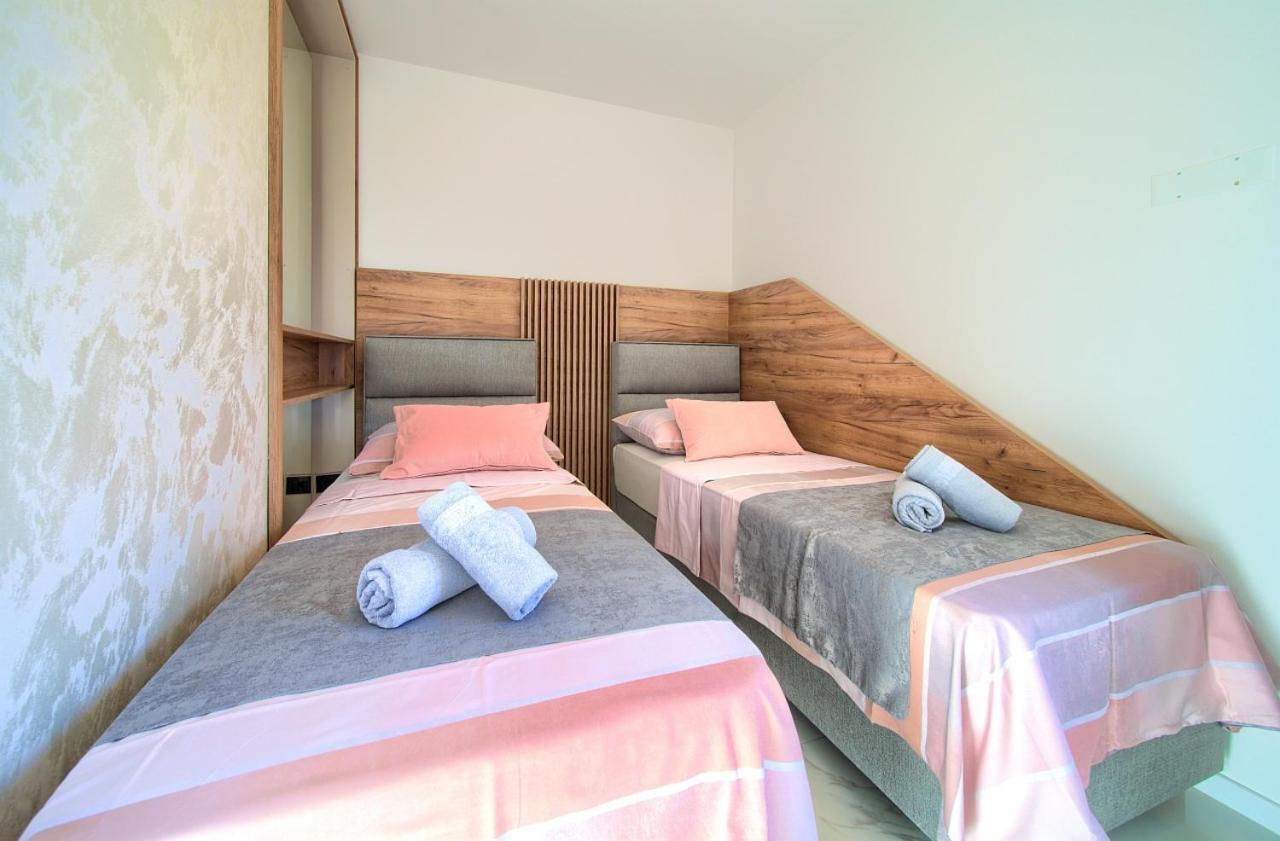 Ferienwohnung Penthouse Rosa Malinska Exterior foto