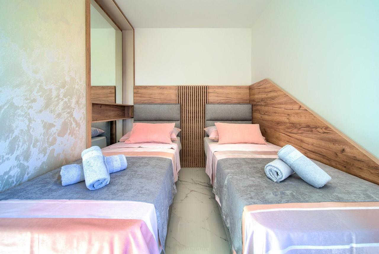 Ferienwohnung Penthouse Rosa Malinska Exterior foto